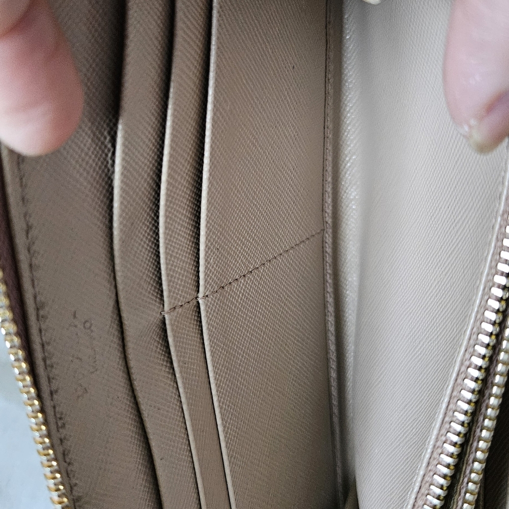 Prada Wallet - Picture 6 of 15